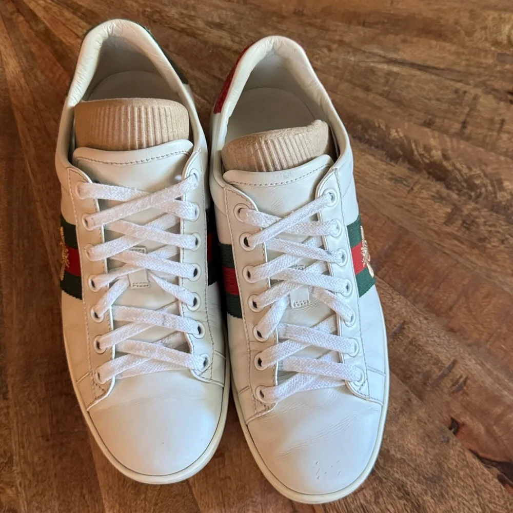 Gucci White Leather Sneakers with Red‎ Accent